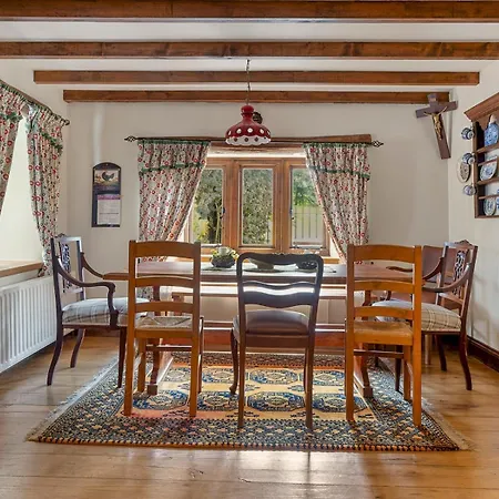 Pass The Keys Stunning 4 Bed Barn Conversion Hot Tub * Lakeside