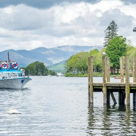 Pass The Keys Stunning 4 Bed Barn Conversion Hot Tub Holiday home Lakeside