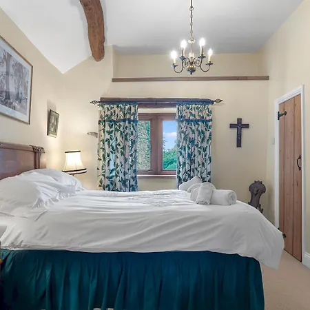 Vakantiehuis Pass The Keys Stunning 4 Bed Barn Conversion Hot Tub