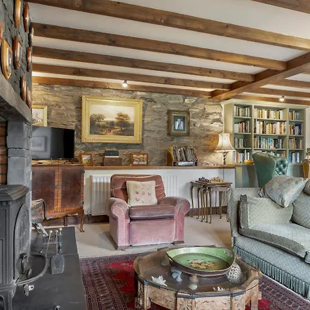 Pass The Keys Stunning 4 Bed Barn Conversion Hot Tub 펜션 레이크 사이드