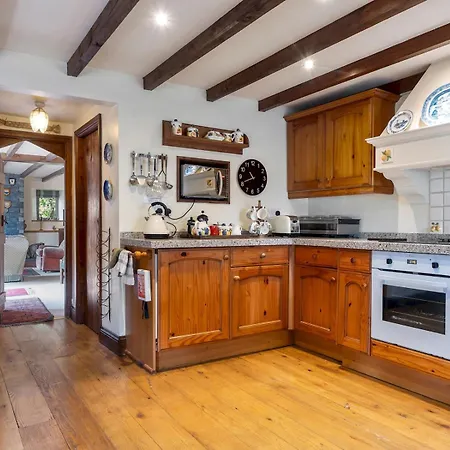 Vakantiehuis Pass The Keys Stunning 4 Bed Barn Conversion Hot Tub Lakeside