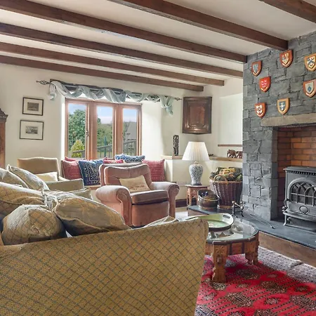 Pass The Keys Stunning 4 Bed Barn Conversion Hot Tub * Lakeside