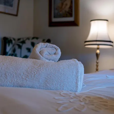 Pass The Keys Stunning 4 Bed Barn Conversion Hot Tub * Lakeside