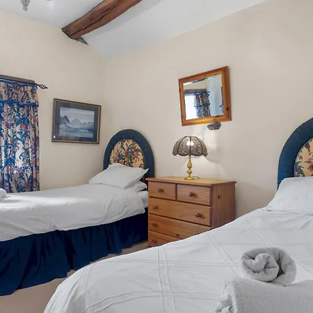 Pass The Keys Stunning 4 Bed Barn Conversion Hot Tub Tatil Evi Lakeside