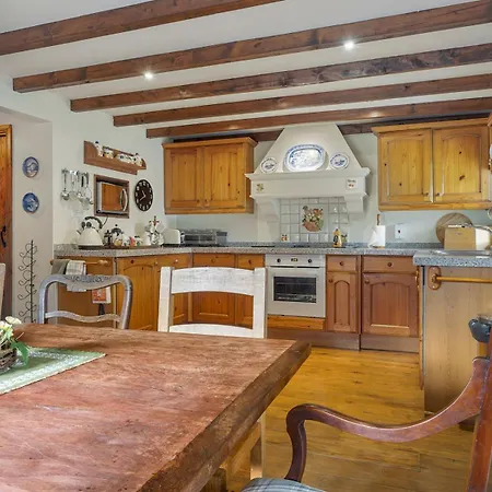 Tatil Evi Pass The Keys Stunning 4 Bed Barn Conversion Hot Tub Lakeside